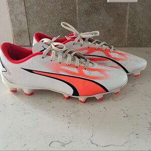 cleats size 7.5 Women Puma